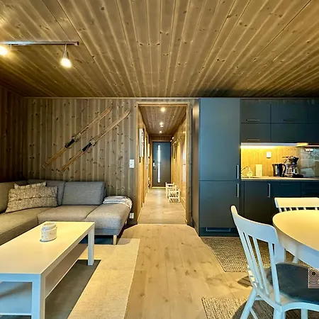 Апартаменты Modern Ski-in Out At *